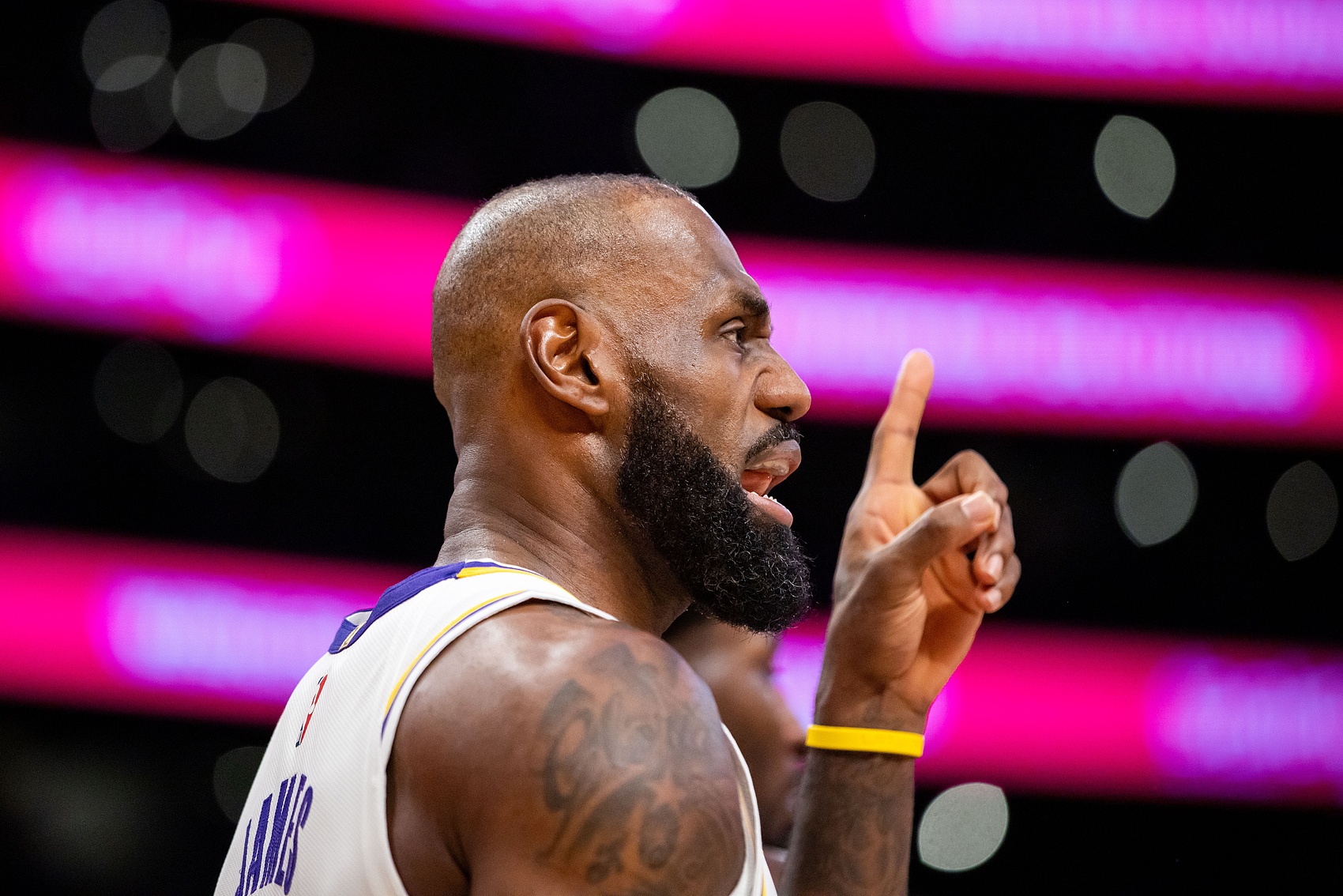 足球直播-香波特：若你没按老詹的要求跑位 他会故意传球失误&amp;让教练换下你